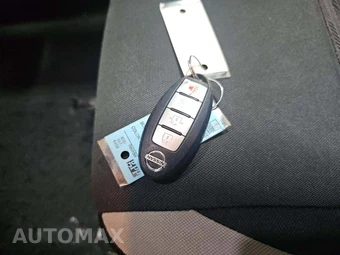 2020 Nissan Versa SV – miniatura 8