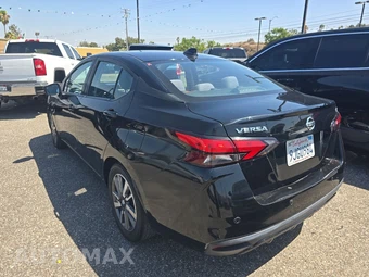 2020 Nissan Versa SV – miniatura 6