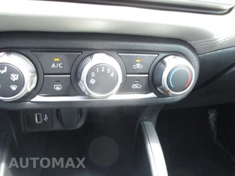 2020 Nissan Versa SV - miniatura 18