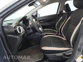 2020 Nissan Versa SV - miniatura 7