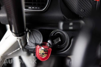 2020 Porsche 718 Cayman GT4 - miniatura 37