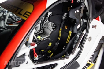 2020 Porsche 718 Cayman GT4 - miniatura 9