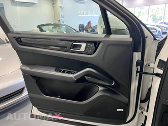 2020 Porsche Cayenne - miniatura 20