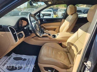 2020 Porsche Cayenne – miniatura 13