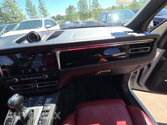 2020 Porsche Macan – miniatura 16