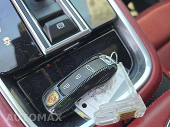 2020 Porsche Panamera 4 – miniatura 8
