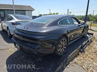 2020 Porsche Taycan 4S – miniatura 3