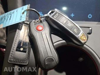2020 Porsche Taycan Turbo S - miniatura 8