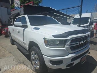 2020 Ram 1500 Big Horn Crew Cab Medium Bed - miniatura 3