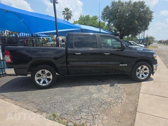 2020 Ram 1500 Big Horn Crew Cab Short Bed - miniatura 4