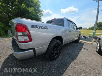 2020 Ram 1500 Big Horn Crew Cab Short Bed - miniatura 3