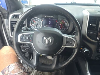 2020 Ram 1500 Big Horn Crew Cab Short Bed - miniatura 10