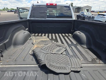 2020 Ram 1500 Classic SLT Crew Cab Medium Bed – miniatura 16