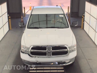 2020 Ram 1500 Classic SLT Crew Cab Medium Bed – miniatura 2