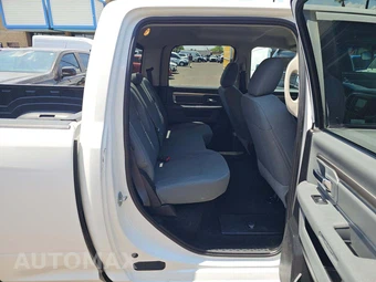 2020 Ram 1500 Classic SLT Crew Cab Medium Bed - miniatura 16