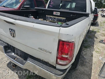 2020 Ram 1500 Classic SLT Crew Cab Medium Bed - miniatura 4