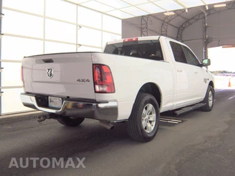 2020 Ram 1500 Classic SLT Crew Cab Medium Bed - miniatura 4