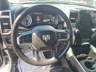2020 Ram 1500 Laramie Crew Cab Medium Bed - miniatura 10