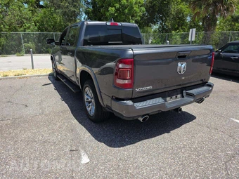 2020 Ram 1500 Laramie Crew Cab Short Bed - miniatura 2