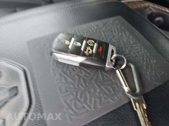 2020 Ram 1500 Laramie Crew Cab Short Bed - miniatura 8