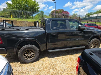 2020 Ram 1500 Laramie Crew Cab Short Bed - miniatura 4