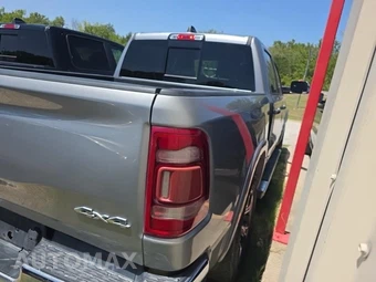 2020 Ram 1500 Laramie Crew Cab Short Bed - miniatura 4