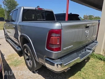 2020 Ram 1500 Laramie Crew Cab Short Bed - miniatura 6