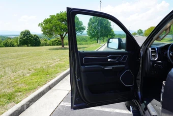 2020 Ram 1500 Laramie Crew Cab Short Bed - miniatura 21