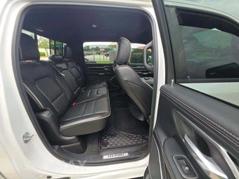 2020 Ram 1500 Laramie Crew Cab Short Bed - miniatura 16