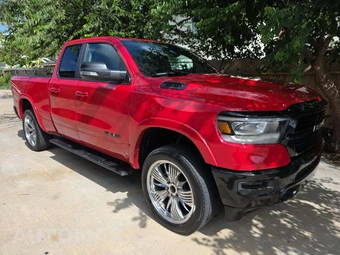 2020 Ram 1500 Laramie Extended Cab Medium Bed - miniatura 4