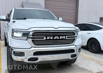 2020 Ram 1500 Laramie Extended Cab Medium Bed - miniatura 2