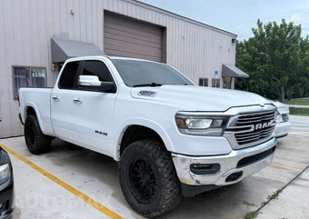 2020 Ram 1500 Laramie Extended Cab Medium Bed - miniatura 3