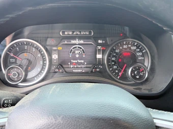 2020 Ram 1500 Laramie Extended Cab Medium Bed - miniatura 7