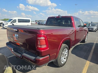 2020 Ram 1500 Laramie Longhorn Crew Cab Medium Bed - miniatura 4