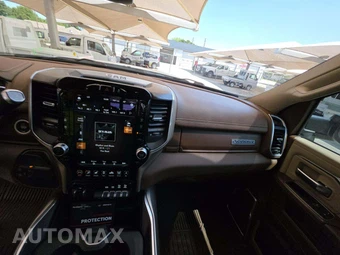 2020 Ram 2500 Laramie Crew Cab Medium Bed - miniatura 10