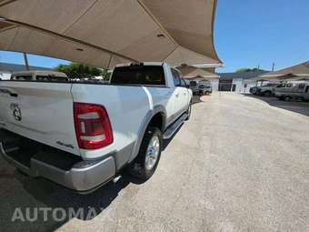 2020 Ram 2500 Laramie Crew Cab Medium Bed - miniatura 3