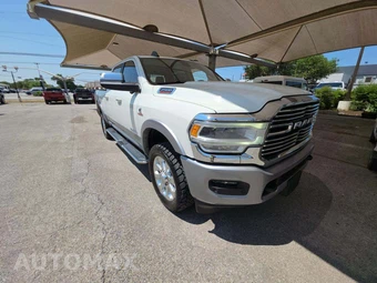 2020 Ram 2500 Laramie Crew Cab Medium Bed - miniatura 4