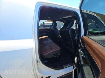2020 Ram 2500 Laramie Longhorn Extended Crew Cab Medium Bed - miniatura 15