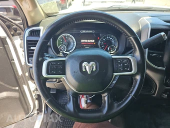 2020 Ram 3500 Cab Chassis SLT Regular Cab DRW – miniatura 10
