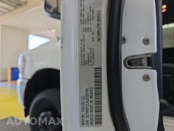 2020 Ram 3500 Cab Chassis Tradesman Crew Cab DRW – miniatura 11