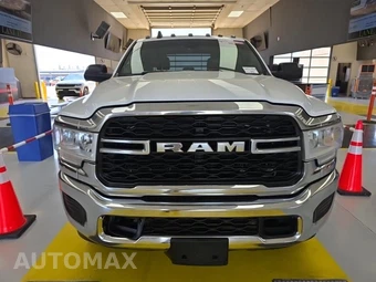 2020 Ram 3500 Cab Chassis Tradesman Crew Cab DRW – miniatura 2