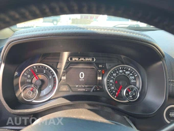 2020 Ram 3500 Laramie Crew Cab Long Bed DRW - miniatura 9