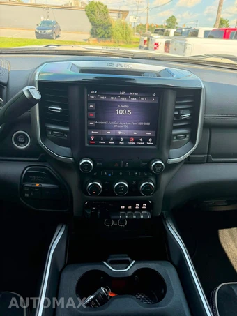 2020 Ram 3500 Laramie Crew Cab Long Bed DRW - miniatura 11