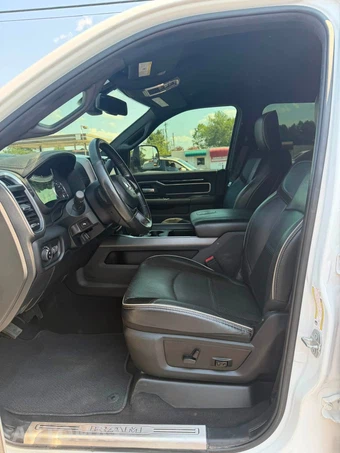 2020 Ram 3500 Laramie Crew Cab Long Bed DRW - miniatura 13