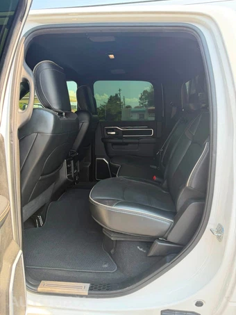 2020 Ram 3500 Laramie Crew Cab Long Bed DRW - miniatura 14