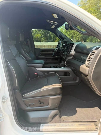 2020 Ram 3500 Laramie Crew Cab Long Bed DRW - miniatura 16
