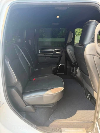 2020 Ram 3500 Laramie Crew Cab Long Bed DRW - miniatura 17