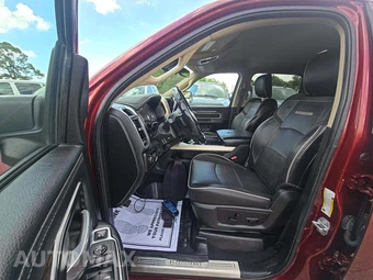 2020 Ram 3500 Laramie Crew Cab Long Bed DRW - miniatura 6