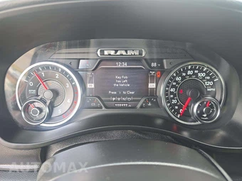 2020 Ram 3500 Laramie Crew Cab Long Bed DRW - miniatura 9