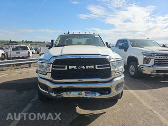 2020 Ram 5500 Cab Chassis Tradesman Crew Cab DRW – miniatura 2